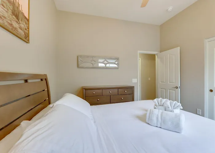 Holiday home 4 Mi To Riparian Preserve: Abode W/ Hot Tub *