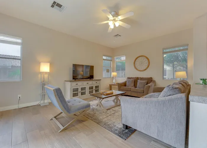 Holiday home 4 Mi To Riparian Preserve: Abode W/ Hot Tub
