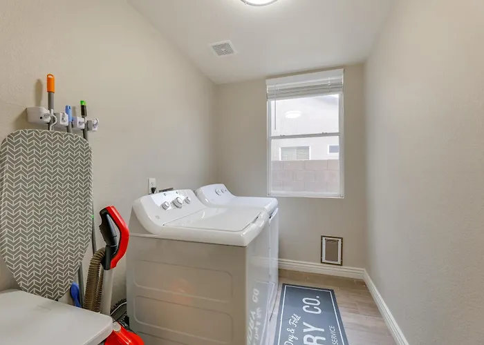 Holiday home 4 Mi To Riparian Preserve: Abode W/ Hot Tub Mesa