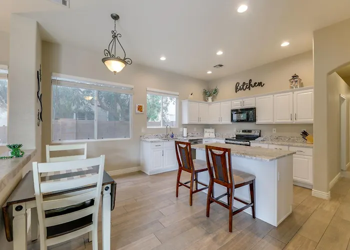 4 Mi To Riparian Preserve: Abode W/ Hot Tub Mesa