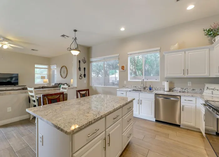 Holiday home 4 Mi To Riparian Preserve: Abode W/ Hot Tub Mesa