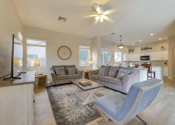Holiday home 4 Mi To Riparian Preserve: Abode W/ Hot Tub