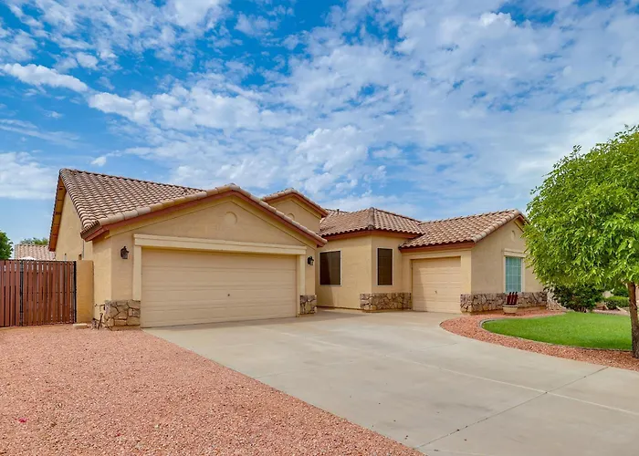 Holiday home 4 Mi To Riparian Preserve: Abode W/ Hot Tub *